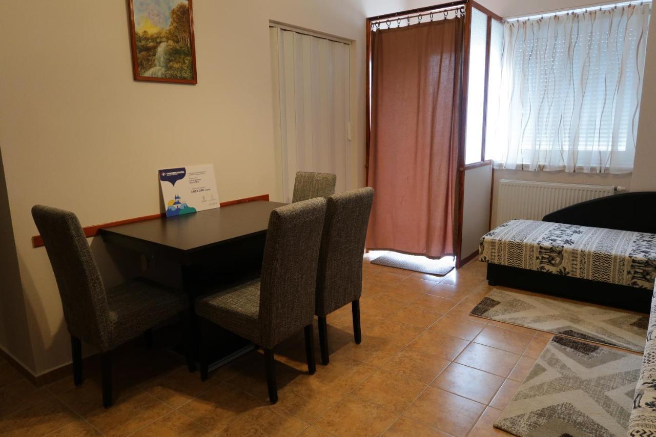 Eva Apartman Szigetvár Exterior photo